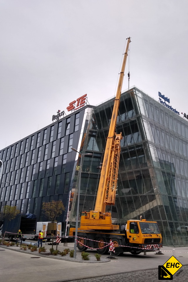 Do jakich prac na wysokości przydaje się dźwig?