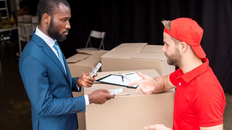 Dostawa za pobraniem. Kiedy warto stosować?