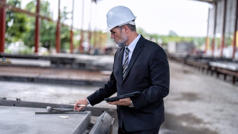 Kompleksowa realizacja inwestycji budowlanych – czy warto zatrudnić generalnego wykonawcę