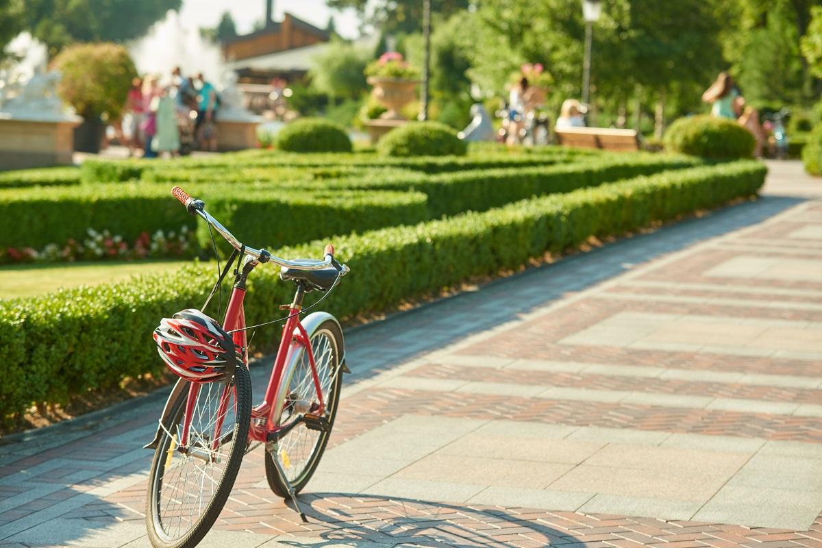 Odwiedź sklep rowerowy przed rozpoczęciem sezonu i uzupełnij swoje wyposażenie – co kupić?