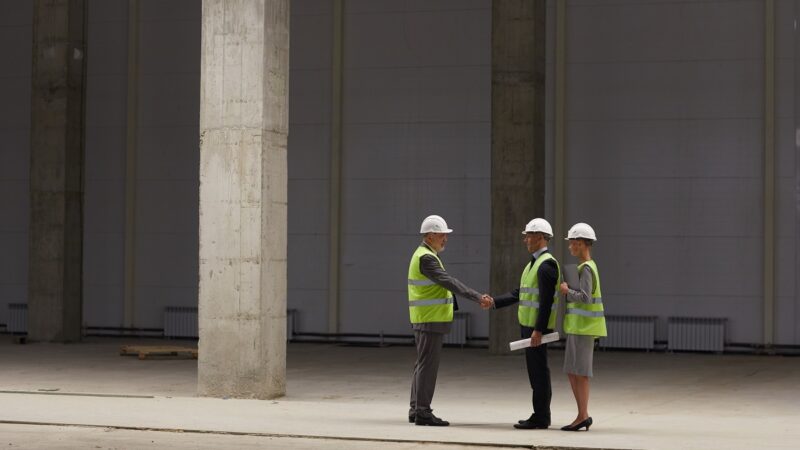 Jak znaleźć odpowiedniego generalnego wykonawcę do kompleksowej realizacji inwestycji budowlanych?