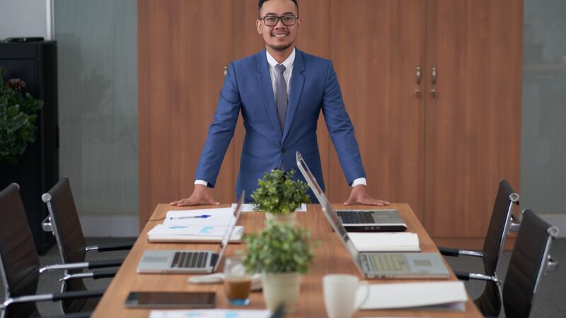 Zdjęcia biznesowe w Warszawie: Jak profesjonalna fotografia może podnieść profil Twojego biznesu