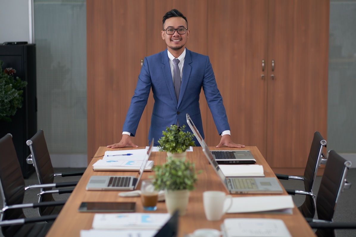 Zdjęcia biznesowe w Warszawie: Jak profesjonalna fotografia może podnieść profil Twojego biznesu