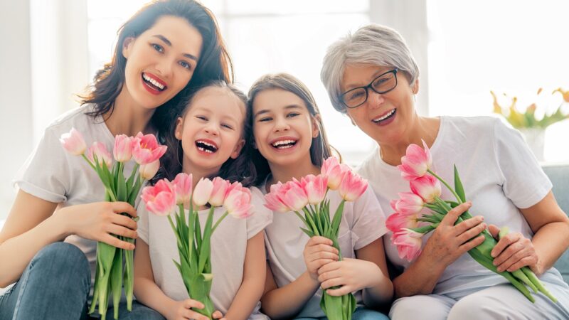 Letnie stylizacje dla kobiet w każdym wieku! Poradnik