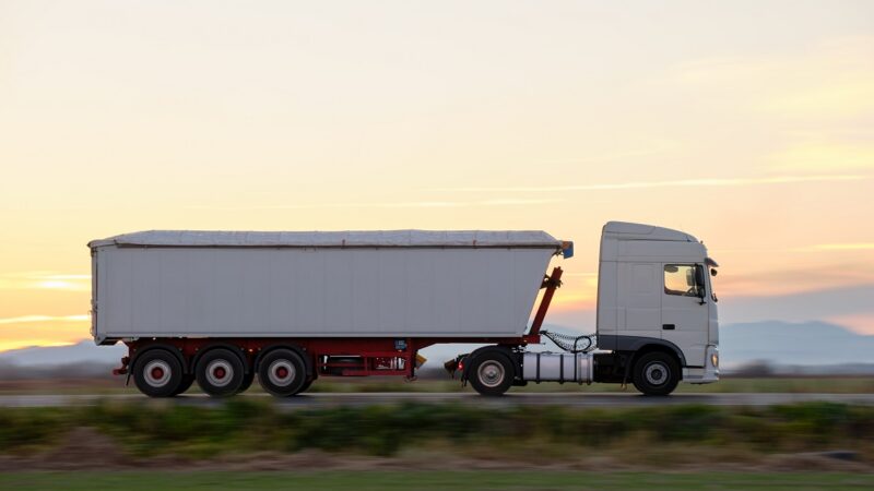 Transport towarów – gdzie szukać firmy?